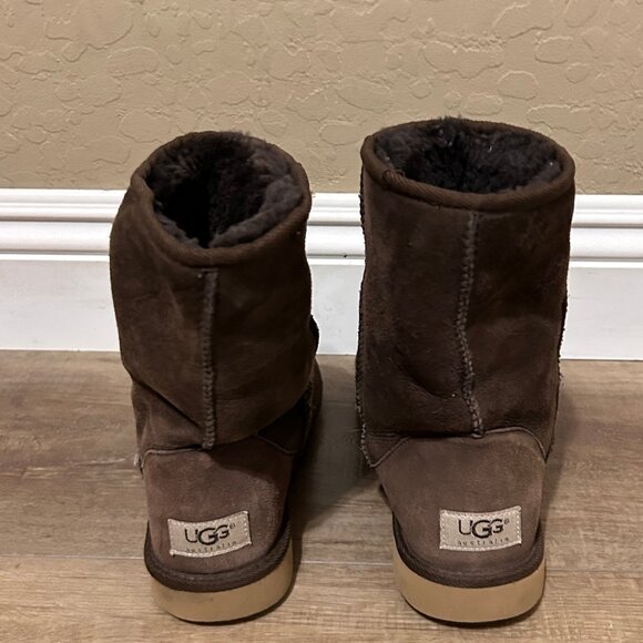 UGG Australia Classic Short 5825 Chocolate Sheepskin Winter Boots US Size 7 - Picture 3 of 8